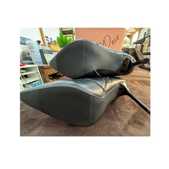 Wild PairElegant Women's Black Quilted Ankle Boots size 7.5 - Picture 8 of 10